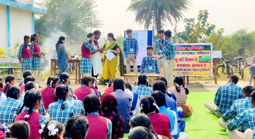 छात्र-छात्राओं ने रासायनिक क्रिया कर दिखाया जादू